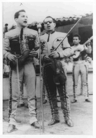 Mario Santiago y Silvestre Vargas.jpg