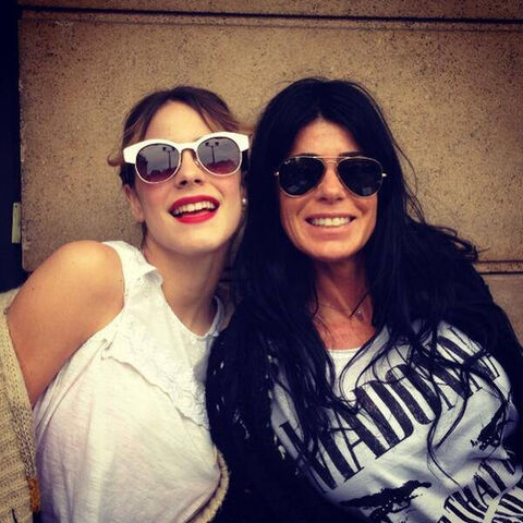 File:Tini y mom.jpg