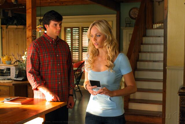 File:Smallville Episode Lara 001.jpg