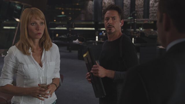 File:Pepper-Potts-Tony-Stark-Avengers.jpg