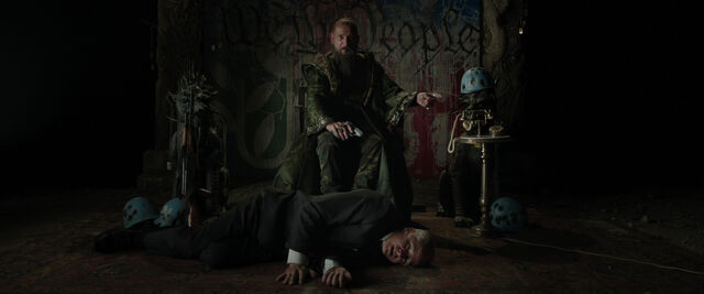 File:Trevor-Slattery-Gun-Thomas-Richards.jpg