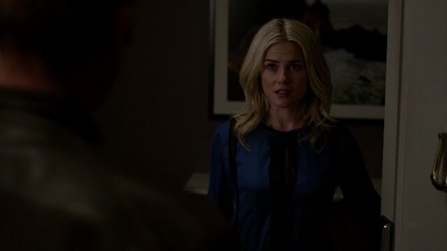 File:TrishWalker-WelcomesSimpson-S1E4.jpg