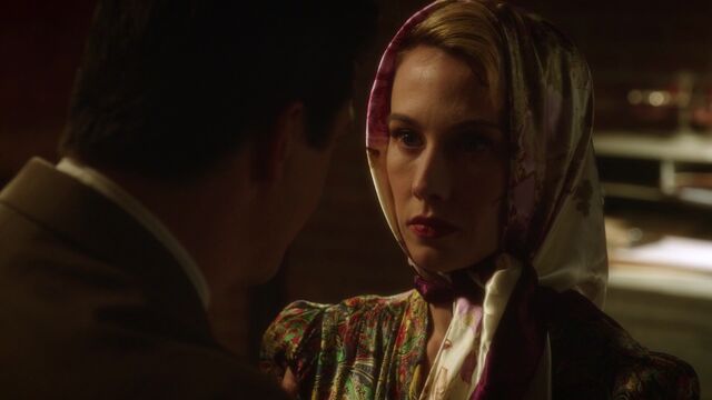File:WhitneyFrost-Headscraf-S2E8.jpeg