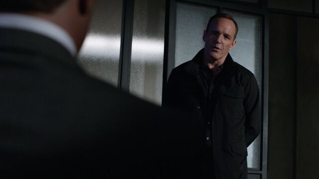 File:Coulson Talks to Mace-4x03.jpg