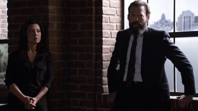 File:Oliver-Melinda-May-Debate-Inhumans.jpg