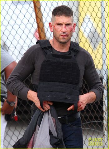 File:Jon-bernthal-cut-up-on-daredevil-set-06.jpg