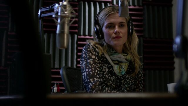 File:TrishWalker-RadioShow-S1E4.jpg