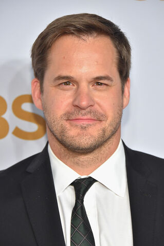 File:Kyle Bornheimer.jpg