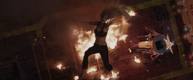 File:Pepper-Potts-Falls-to-Death.jpeg