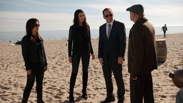 File:Phil-Coulson-Sif-Melinda-May-Beach-Investigation.jpg