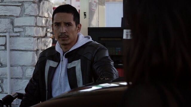 File:RReyes-FillingUp-Uprising.jpg
