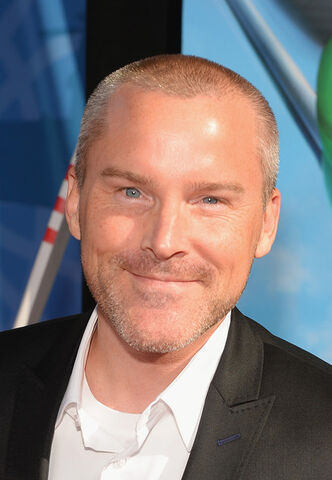 File:Roger Craig Smith.jpg