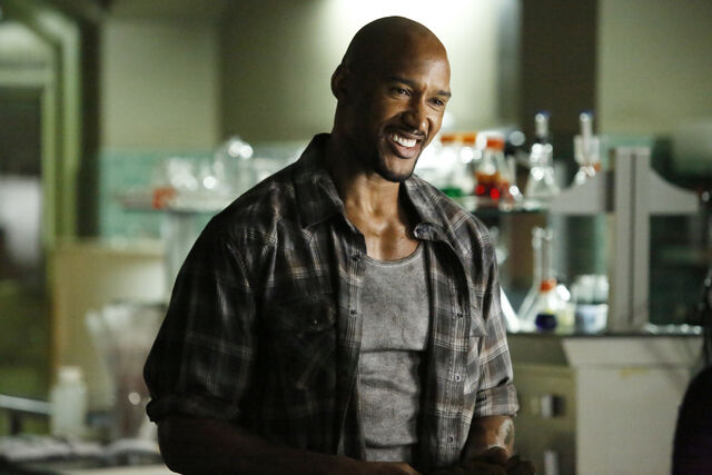 File:Episode 2.02 - Heavy is the Head (11) 595 slogo.jpg