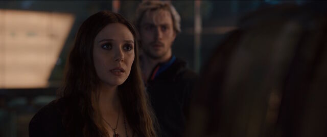 File:Scarlet-Witch-Meets-Vision-AAoU.jpg