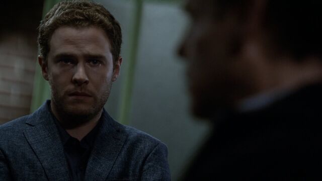 File:Leo-Fitz-speaks-to-Elliot-Randolph-S3E2.jpg