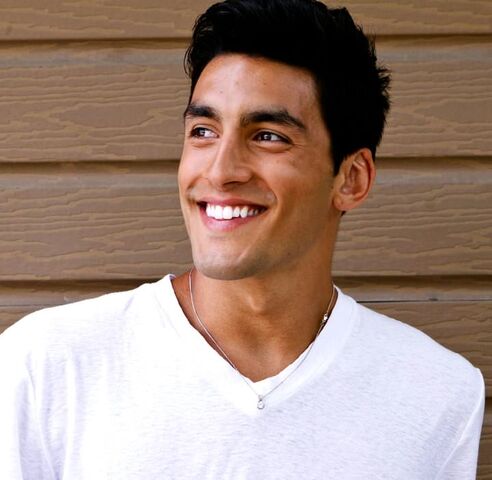 File:Robert Roldan.jpg