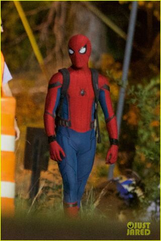 File:Tom-holland-spiderman-night-shoots-stunt-note-01.jpg