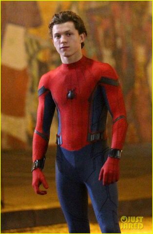 File:Tom-holland-spiderman-queens-hello-kitty-14.jpg