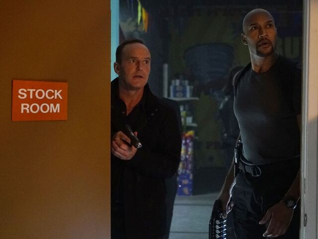 File:AoS-S4-E4-10.jpeg