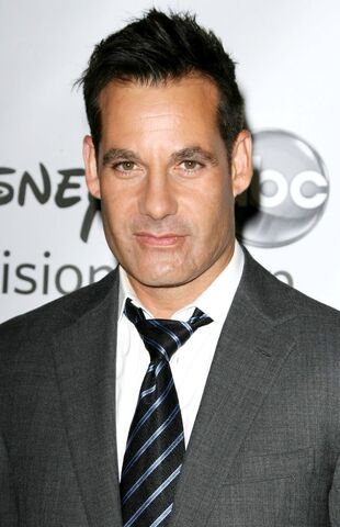 File:Adrian Pasdar.jpg