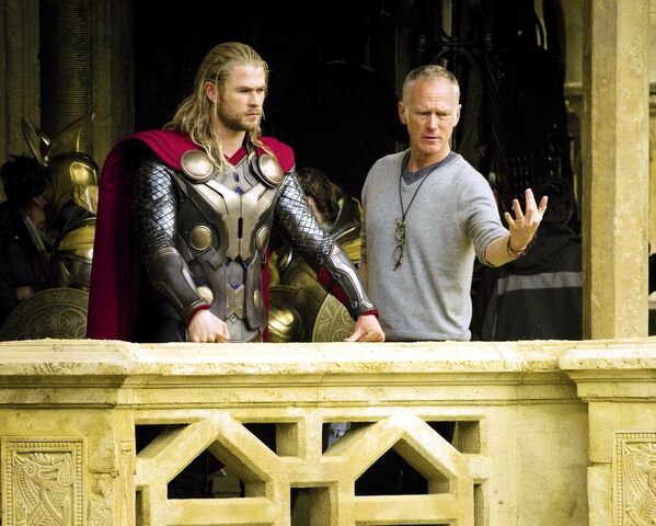 File:Hemsworth Taylor.jpg