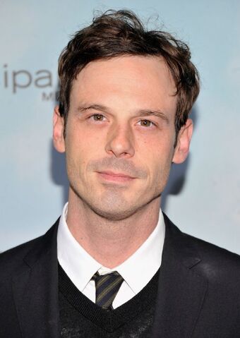 File:Scoot McNairy.jpg