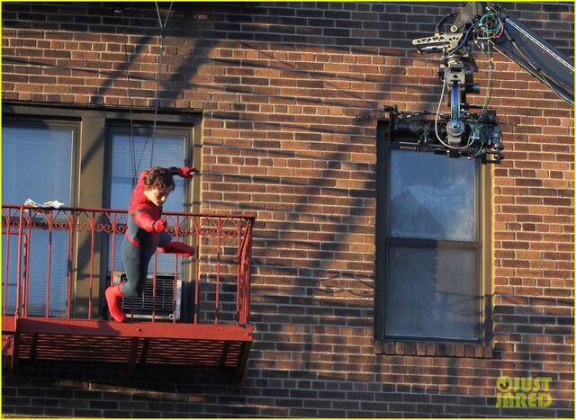 File:Tom-holland-performs-his-own-spider-man-stunts-on-nyc-fire-escape-18.jpg