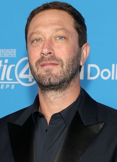 File:Ebon Moss-Bachrach.jpg