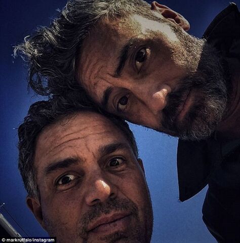 File:Thor - Ragnarok - Set - Mark Ruffalo - 1.jpg