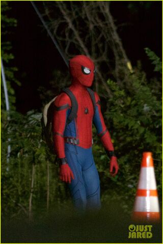 File:Tom-holland-spiderman-night-shoots-stunt-note-10.jpg