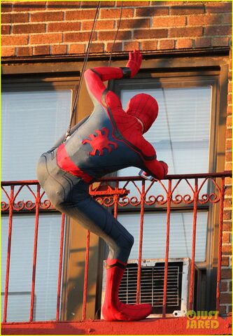File:Tom-holland-performs-his-own-spider-man-stunts-on-nyc-fire-escape-03.jpg