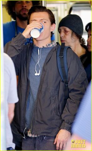 File:Tom-holland-films-spider-man-homecoming-queens-27.jpg