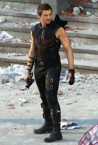 File:Jeremy-renner-filming-on-the-set-of-avengers-age-of-ultron-01.jpg