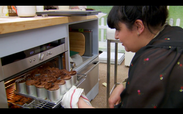 File:ClairesCakes01.png