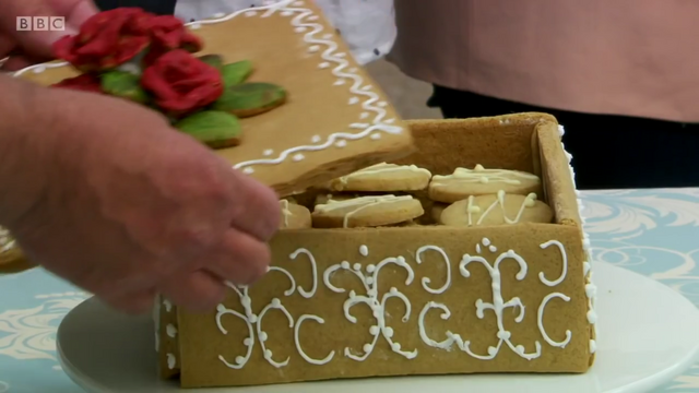 File:Marie-russian-box-detail-S6-Ep2.png