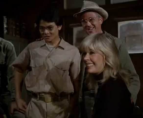 File:The 4077th helps Park Sung.png