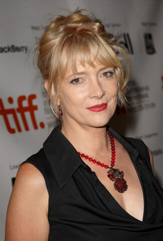 File:Glenne-Headly.jpg