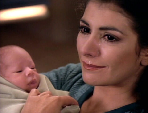 File:Deanna col figlio.jpg