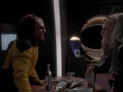 Worf trifft Huraga.jpg
