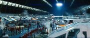 Kadetten in Hangar der Sternenflotte