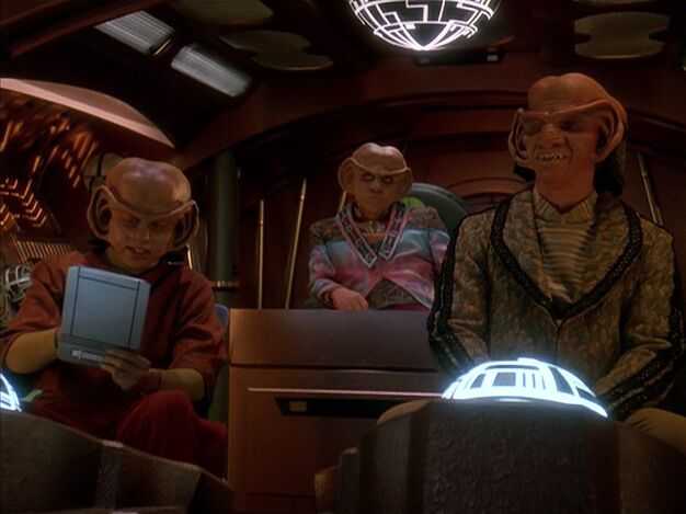 File:Quark's Treasure, bridge.jpg