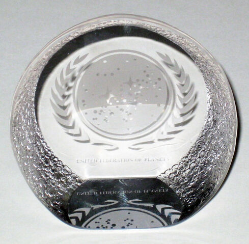 File:Silver Deer UFP crystal paperweight.jpg