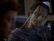 Dukat glaubt Bajoraner müssten Cardassianern dankbar sein.jpg