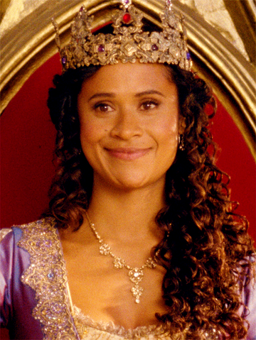 Datei:Queen-Guinevere-S3-arthur-and-gwen-30193644-500-665.png