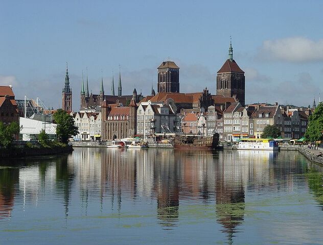Plik:Old town panorama3.jpg