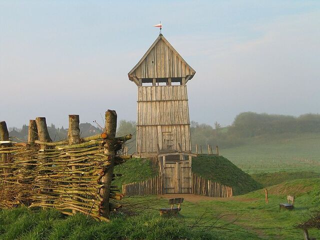 File:Turmhuegelburg.jpg