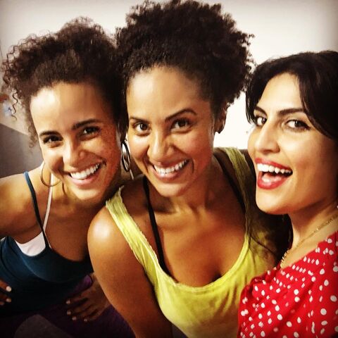 File:Parisa Fitz-Henley with friends.jpg