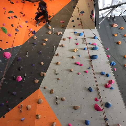 File:Parisa Rock Climbing.jpg