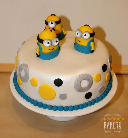 File:Despicable Me Minions Birthday Cake for Simon 2.jpg