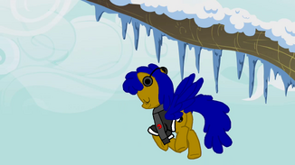 Sunny The Moon en el Artico de Equestria.png